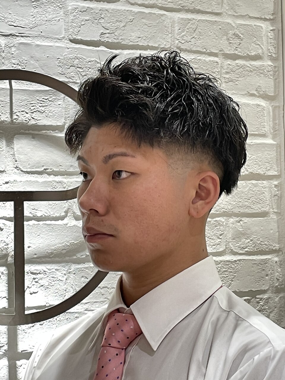 黒髪アップバングツイストスパイラルパーマ