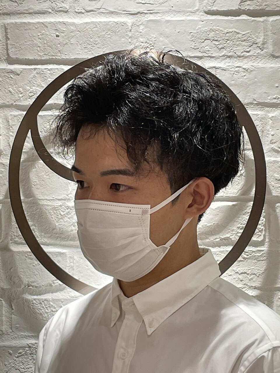 黒髪アップバングビジネスパーマ