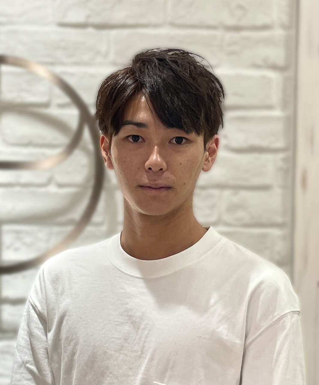 黒髪刈り上げショート