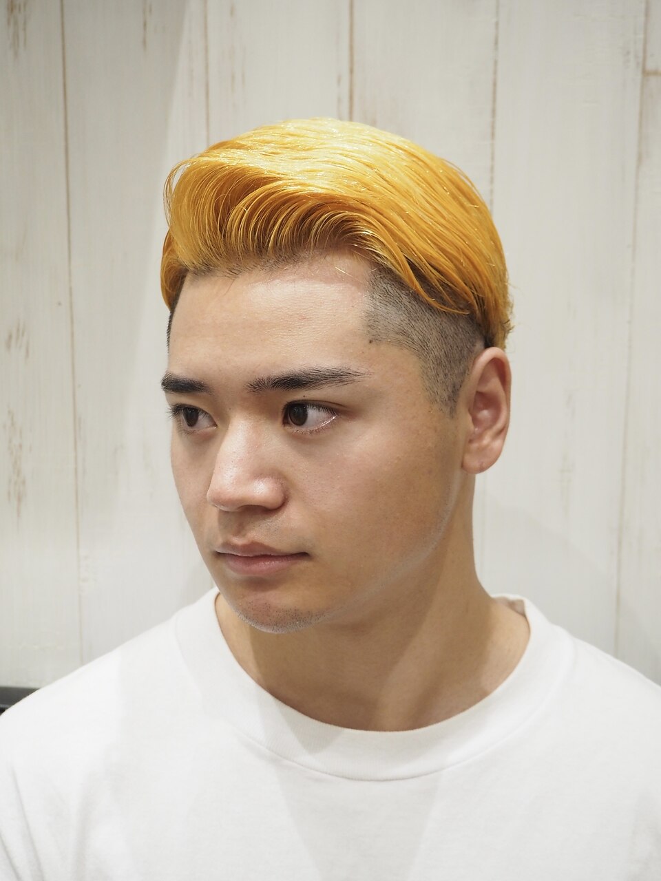 外国人風メンズツーブロック七三クラシックバーバースタイル