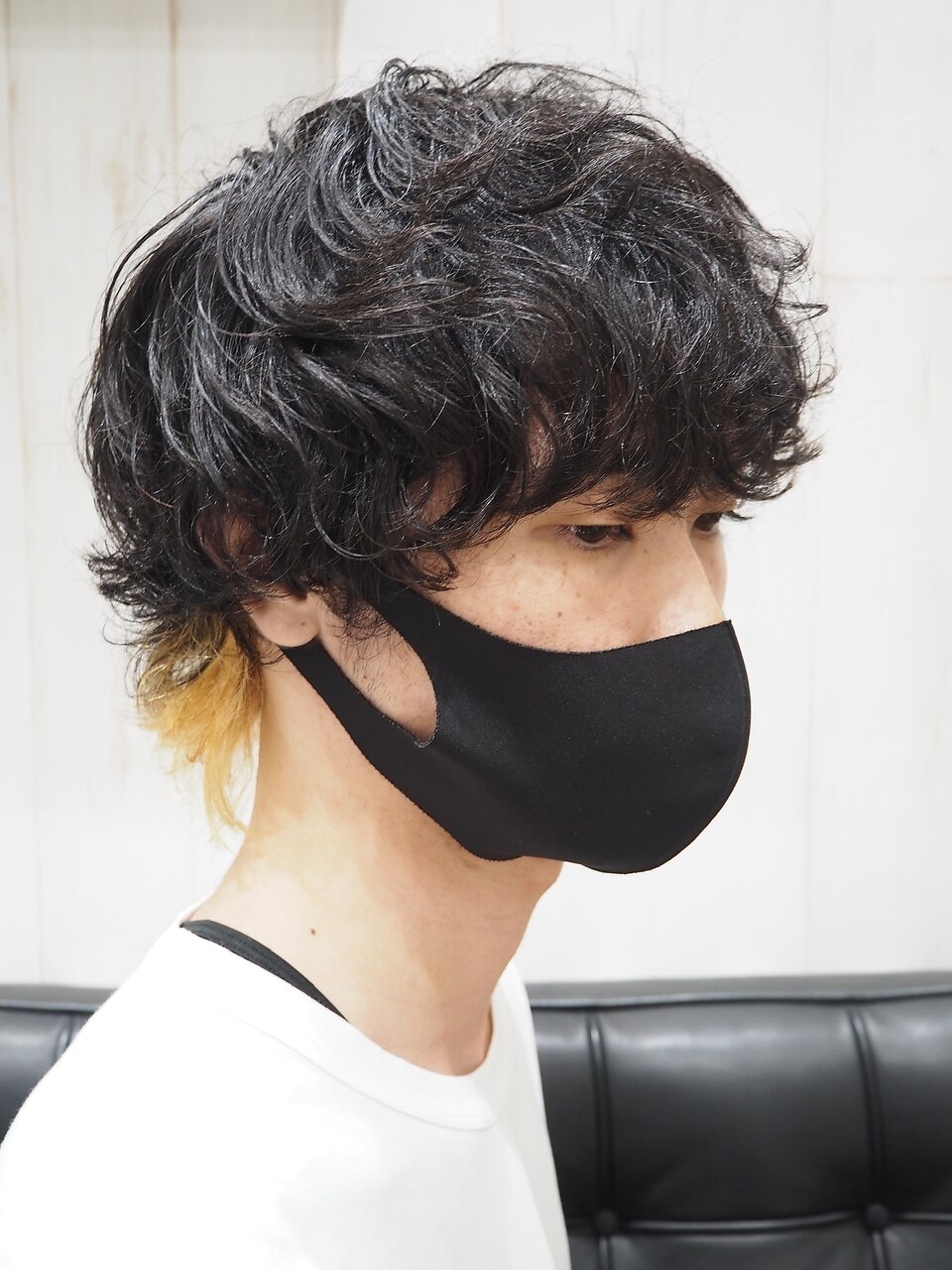 マスクが似合うメンズマッシュウルフインナーカラー