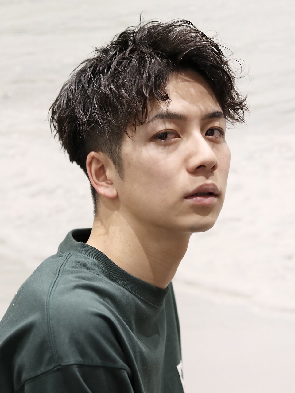 波巻きツイストスパイラルパーマアップバングツーブロック