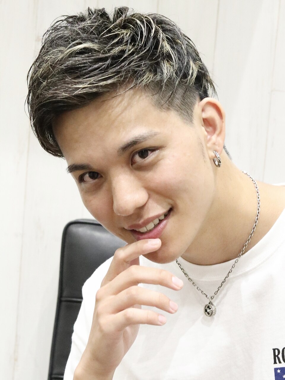 ワイルドアップバングメッシュツーブロックサマーバーバー理容室